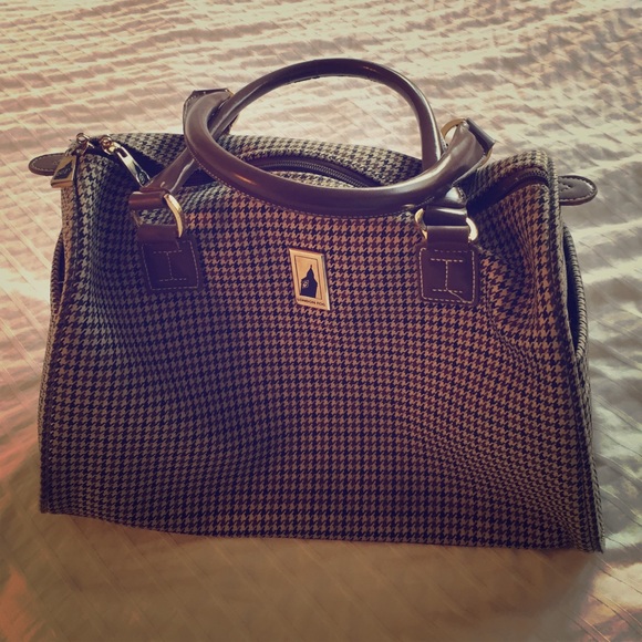 EUC London Fog Cambridge Tote