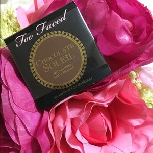 Too Faced Chocolate Soleil Medium/ Deep Bronzer