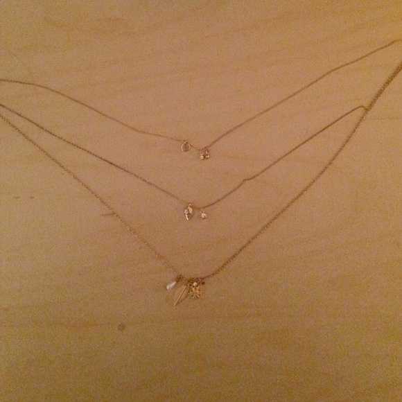 Gold 3 piece layered necklace ✨✨
