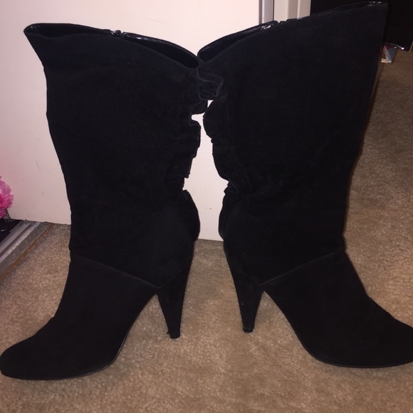 Ruffled black suede heeled boots size 9