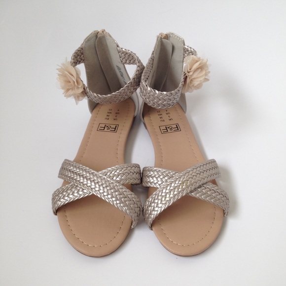 ✨BRAND NEW FROM ENGLAND SANDALS✨