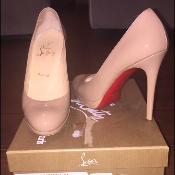 Simple 120 Patent Pump. Comes with box & dust bag