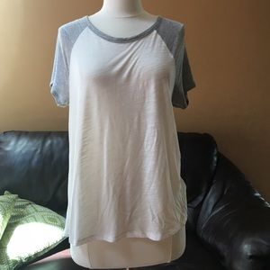 Short sleeve silver and white tee
