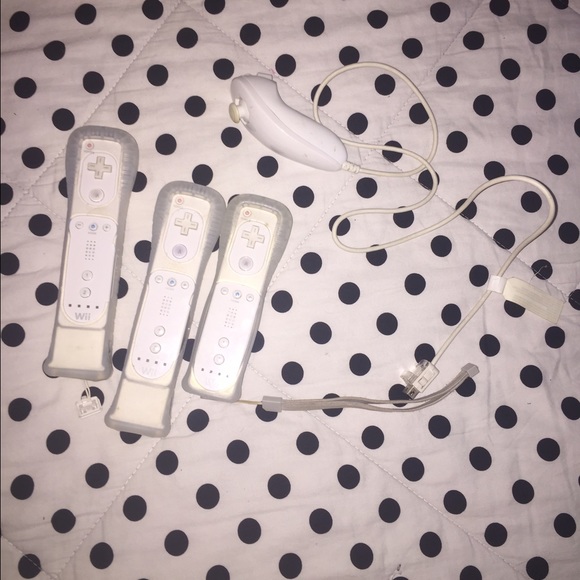 Wii - Picture 2 of 4