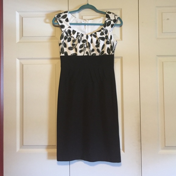 Sleek and stylish Black pencil skirt dress🐬