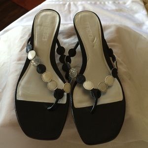 LAST CALL TODAY ONlY** Moda Black Leather Sandals
