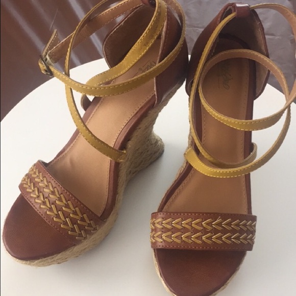 Mossimo yellow/brown wedge