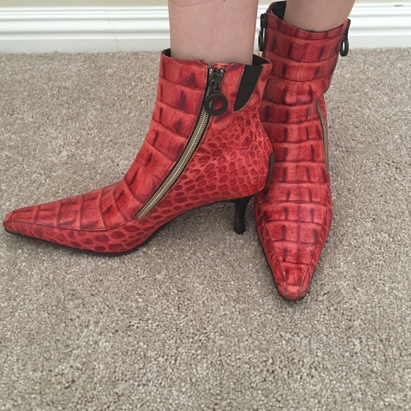 AUTHENTIC DONALD PLINER HEELED BOOTS