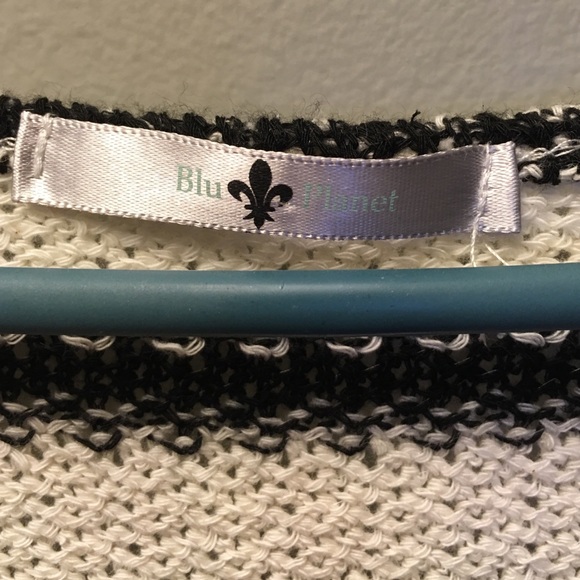 💕Hi-Lo asymmetrical knit sweater💕 - Picture 2 of 4