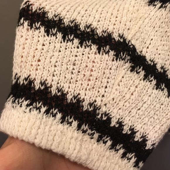 💕Hi-Lo asymmetrical knit sweater💕 - Picture 3 of 4