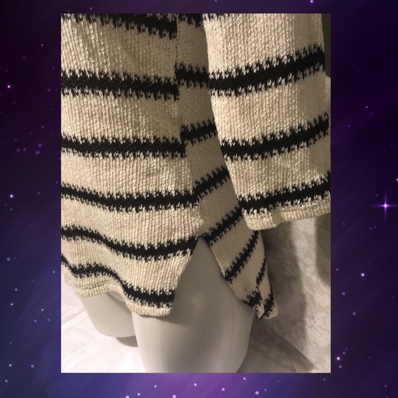 💕Hi-Lo asymmetrical knit sweater💕 - Picture 4 of 4