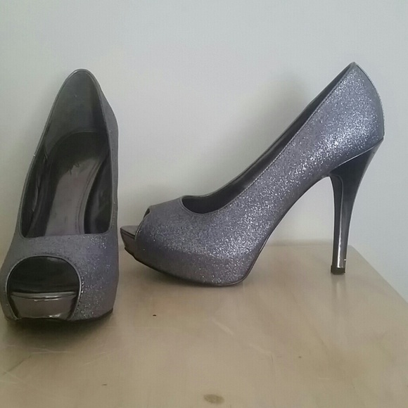 Silver peep toe pump