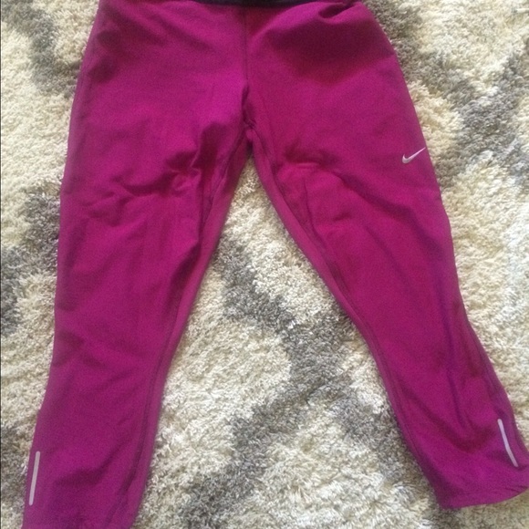 Nike magenta workout leggings