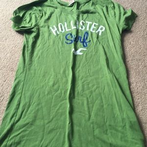 Green Hollister t shirt