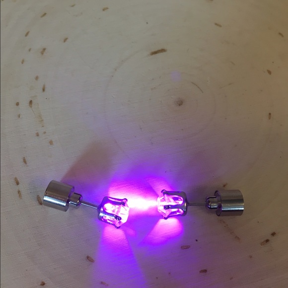 💥Light Up Studs💥