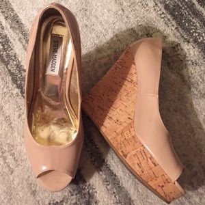 Steve Madden tan wedges