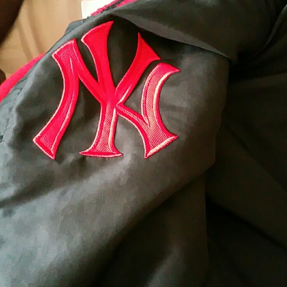 Boys Yankees Reversible Jacket - Picture 3 of 3