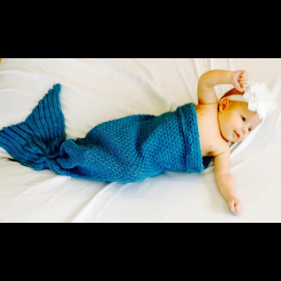 Baby Mermaid Tail Blanket - Picture 3 of 3