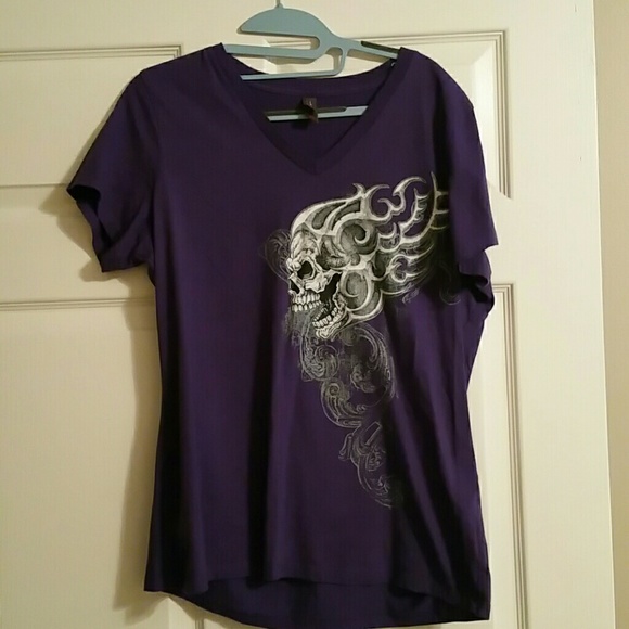 Skull design v-neck