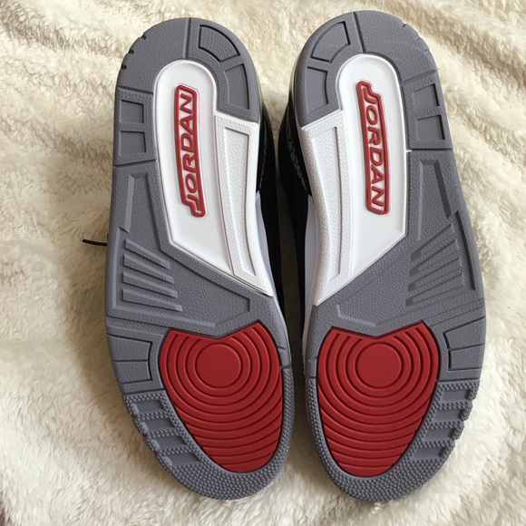 Jordan's Retro Cement 3 (2011) - Picture 3 of 4