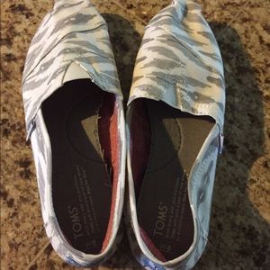 Toms NWOT size 8