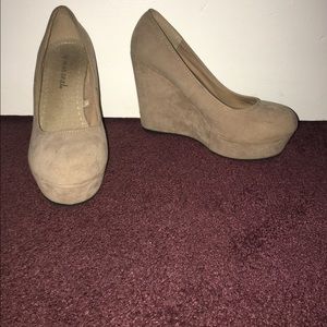 Wedges from wet seal