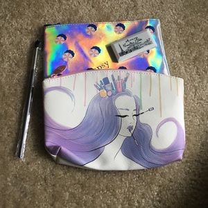 Bundle of make-up bags, eyeshadow and brush