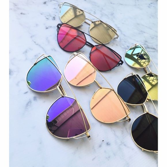 Rose Gold Mirrored Sunglasses - Picture 3 of 4