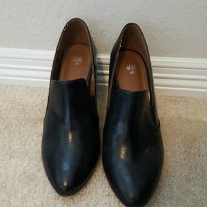 Black Corporate pumps