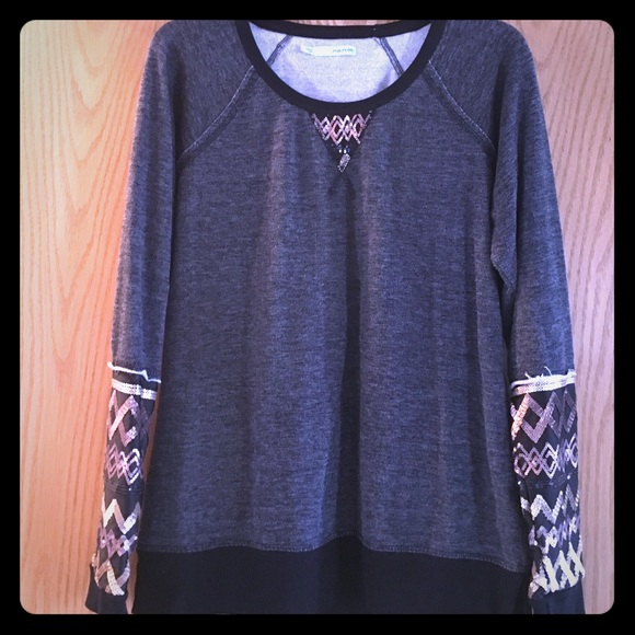 Maurice's crew sweatshirt