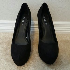 Black Pumps