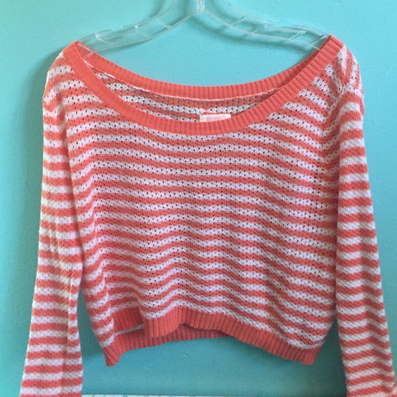 Quiksilver longsleeve crop top! 🔶⚪️