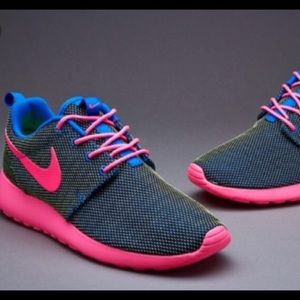 Nike Rosh Shoes