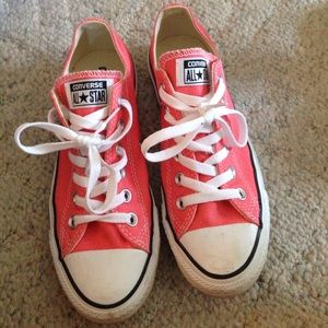 Pink converse low tops