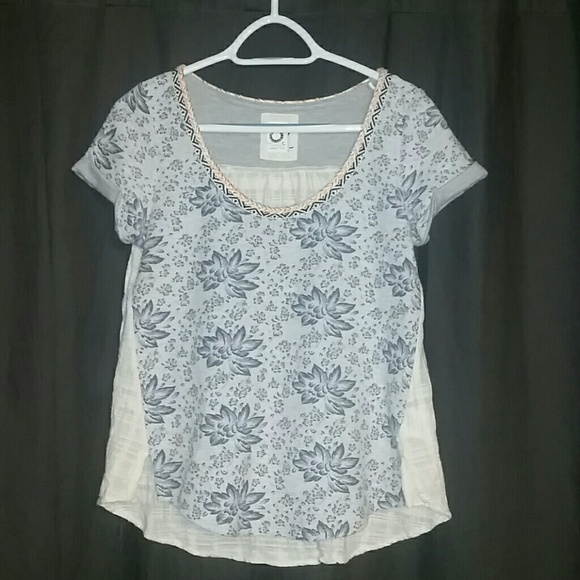 Akemi + Kin Top