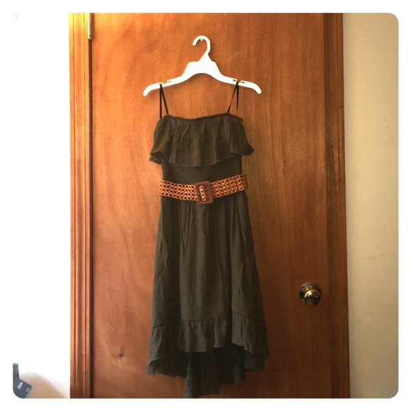 Small strapless green dress with belt