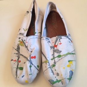 Tom's size 9 paint splattered shoes