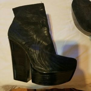 Alice + Olivia platform boots
