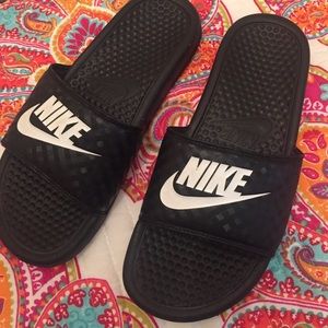 Black nike slides