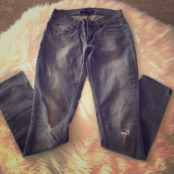 Stretch Jeans by Levis. - Picture 1 of 4