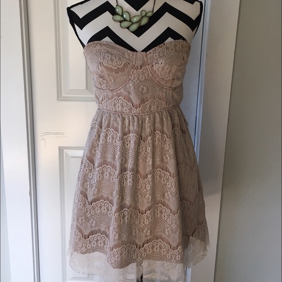Bustier Lace Dress - Picture 1 of 4