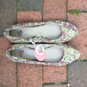So. floral flats