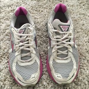 9.5 Brooks Adrenaline GTS 12