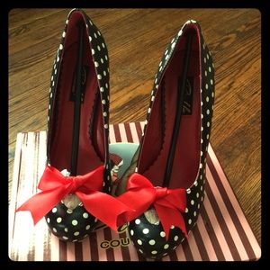Polka dot heels with bows!