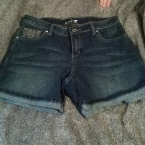 Apt 9 jean shorts size 5/6