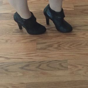 Sweet five ankle booties