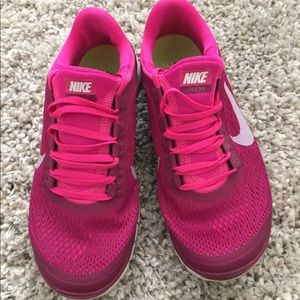 Nike 3.0 pink sneakers!