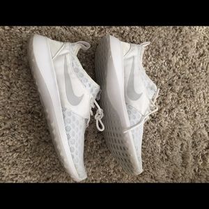 Nike Roche - size 10 all white honeycomb