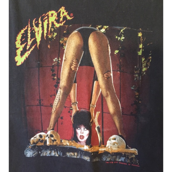 ✨Amazing VINTAGE Elvira Shirt✨
