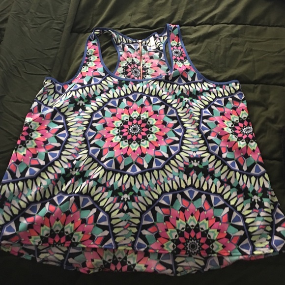 Silk tank xxl but runs small so fits a xl